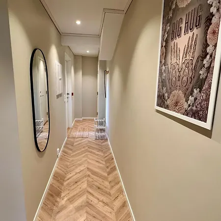 Modern 105 Apartment *